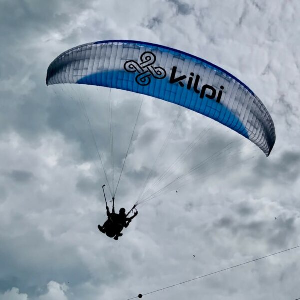 Tandem paragliding