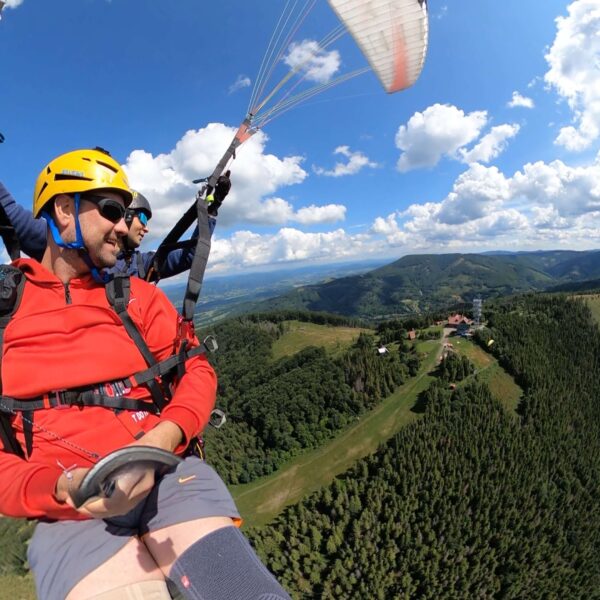 Tandem paragliding